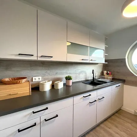 Rooftop - Fuer 4 Personen Mit Parkplatz Und 2 Balkone Δρέσδη