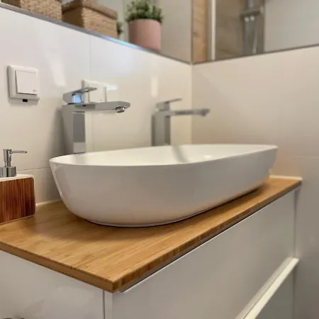 Rooftop - Fuer 4 Personen Mit Parkplatz Und 2 Balkone * Δρέσδη