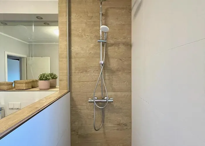 Modernes Apartment Rooftop in Dresden - mit Parkplatz und 2 Balkone! *