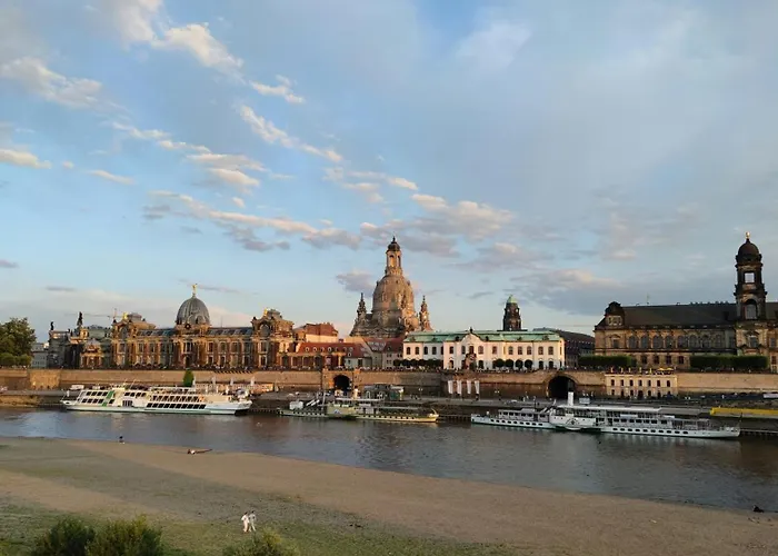 Modernes Apartment Rooftop in Dresden - mit Parkplatz und 2 Balkone!