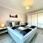 Dresden Rooftop Apartment Mit 2 Balkone, Stellplatz, Top Anbindung Apartment *