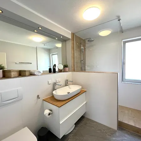 Rooftop - Fuer 4 Personen Mit Parkplatz Und 2 Balkone