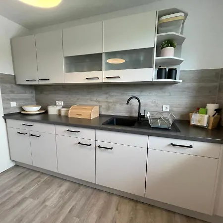 Rooftop - Fuer 4 Personen Mit Parkplatz Und 2 Balkone דרזדן