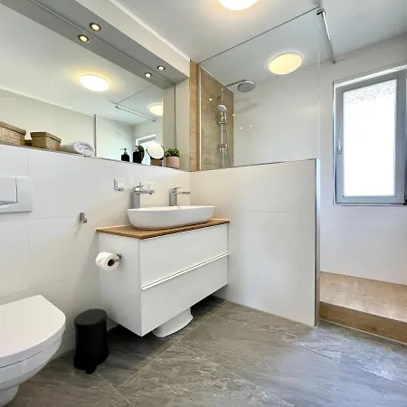 Rooftop Mit 2 Balkone, Stellplatz, Anbindung Apartamento Dresde