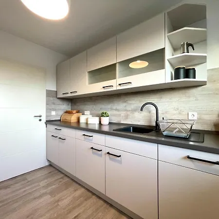 Rooftop Mit 2 Balkone, Stellplatz, Anbindung 公寓 *