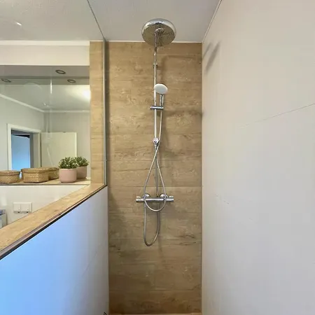 Rooftop - Fuer 4 Personen Mit Parkplatz Und 2 Balkone *