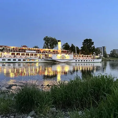 Appartamento Rooftop - Fuer 4 Personen Mit Parkplatz Und 2 Balkone Dresda