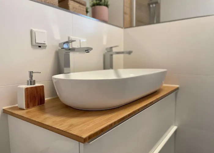 Modernes Rooftop In - Mit Parkplatz Und 2 Balkone! * Dresden